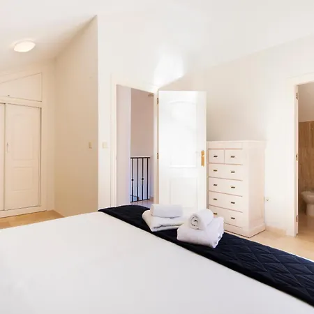 Rentandhomes Penthouse Elviria Golf マルベーリャ