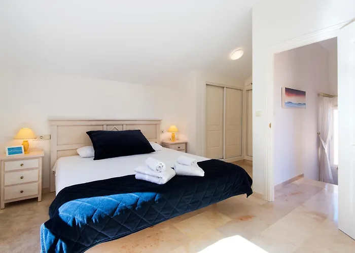 Rentandhomes Penthouse Elviria Golf Marbella