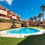 Rentandhomes Penthouse Elviria Golf דירה