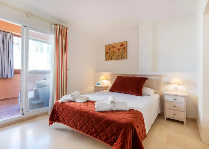 Rentandhomes Penthouse Elviria Golf Apartment *